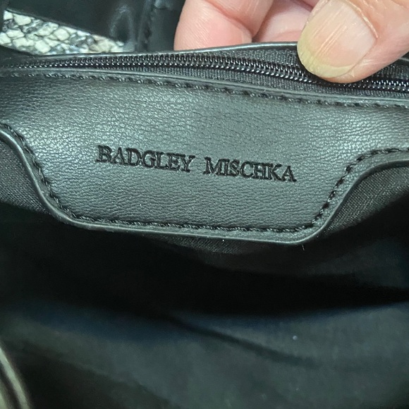 Badgley Mischka Black and Snake Skin Shoulder/Crossbody Bag with ID Wallet - Picture 2 of 11